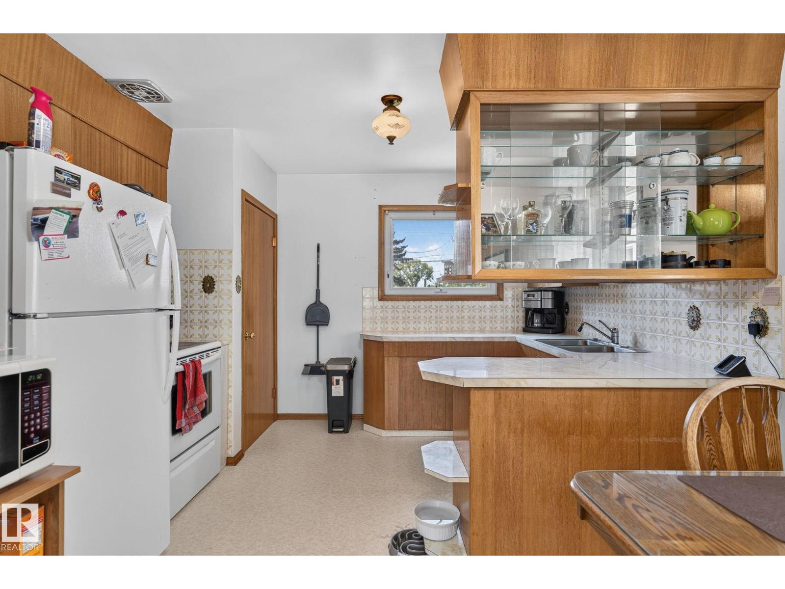12908 104 ST NW - 10