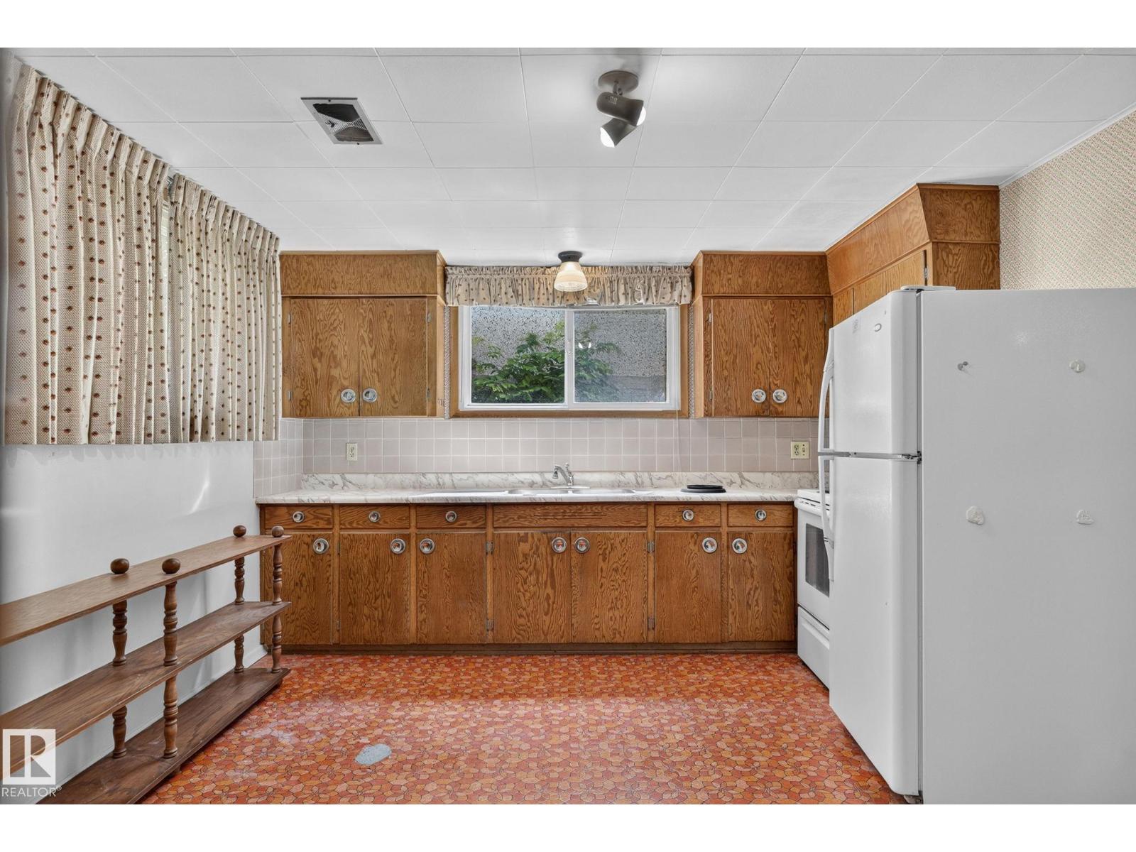 12908 104 ST NW - 29
