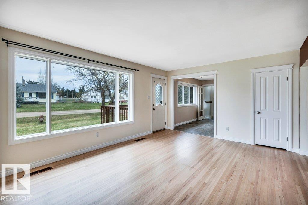 4809 32 St. - 15