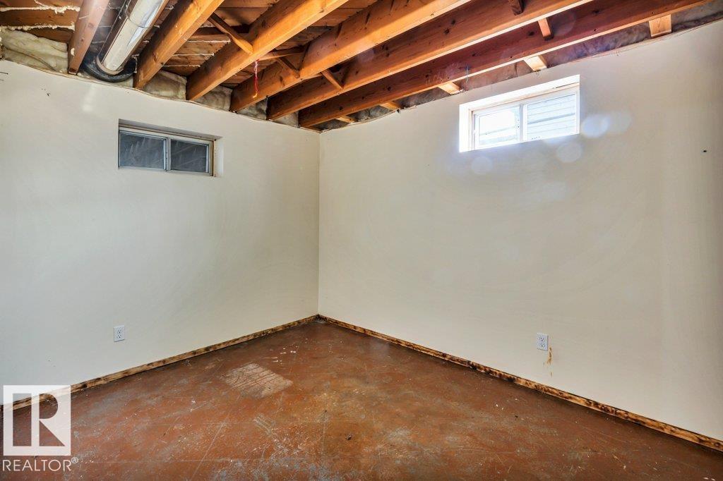 4809 32 St. - 31