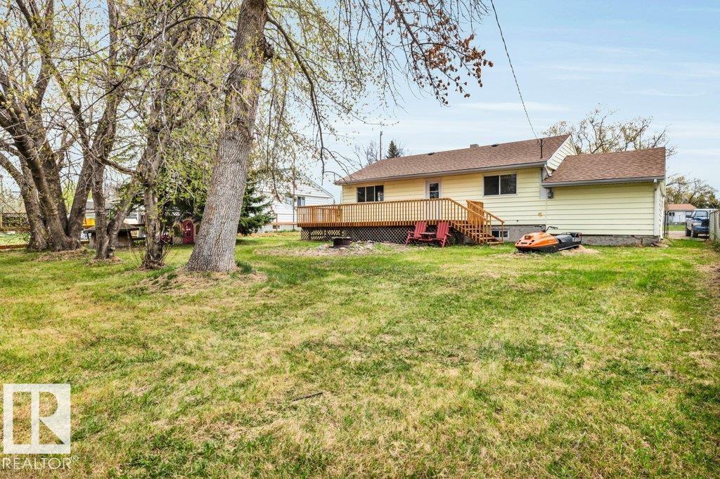4809 32 St. - 6