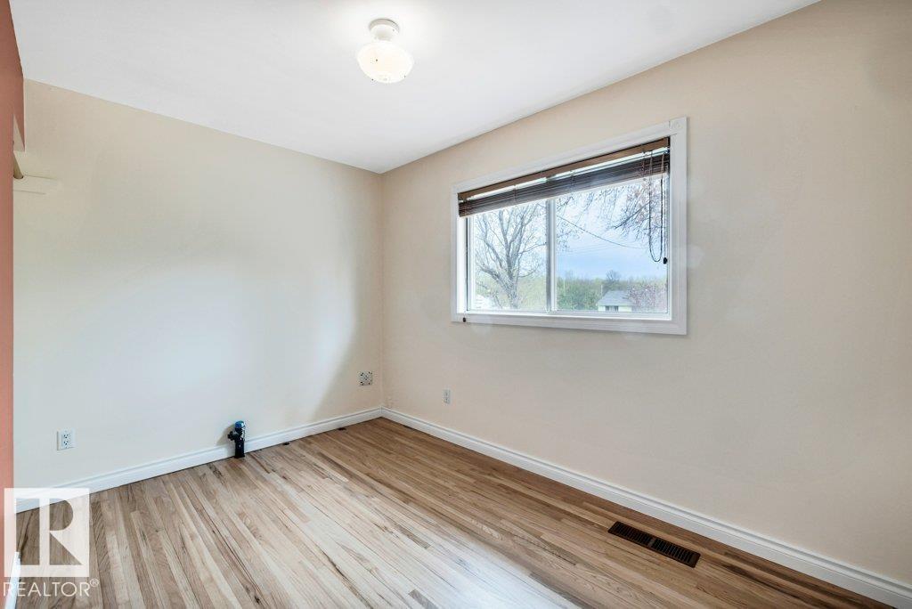 4809 32 St. - 23