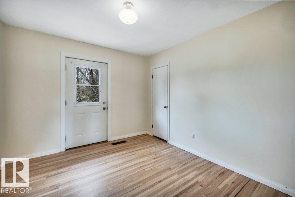 4809 32 St. - 25