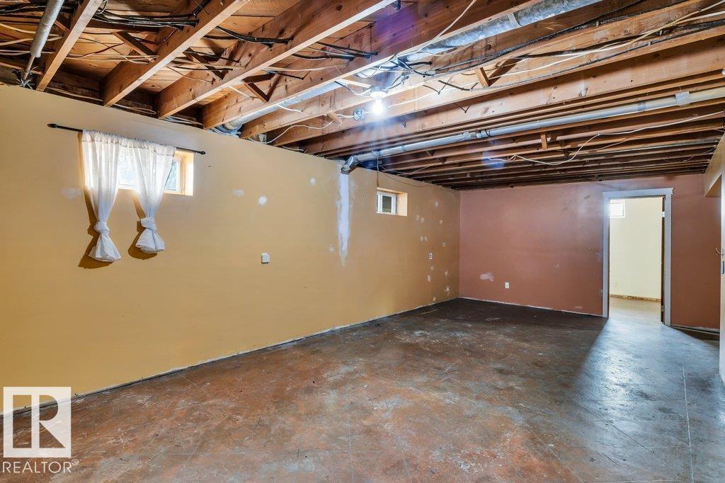 4809 32 St. - 29