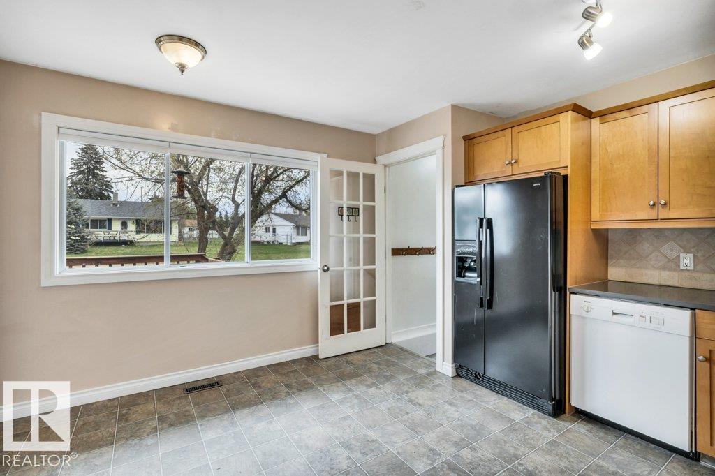 4809 32 St. - 20