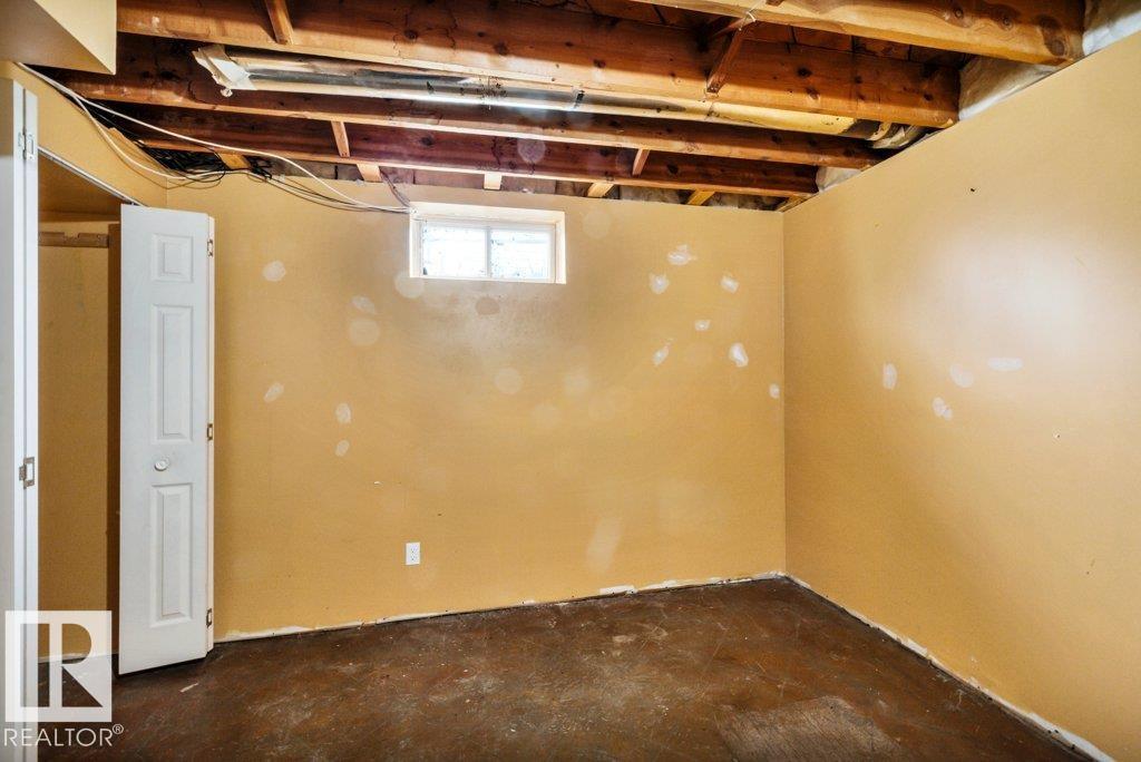 4809 32 St. - 32