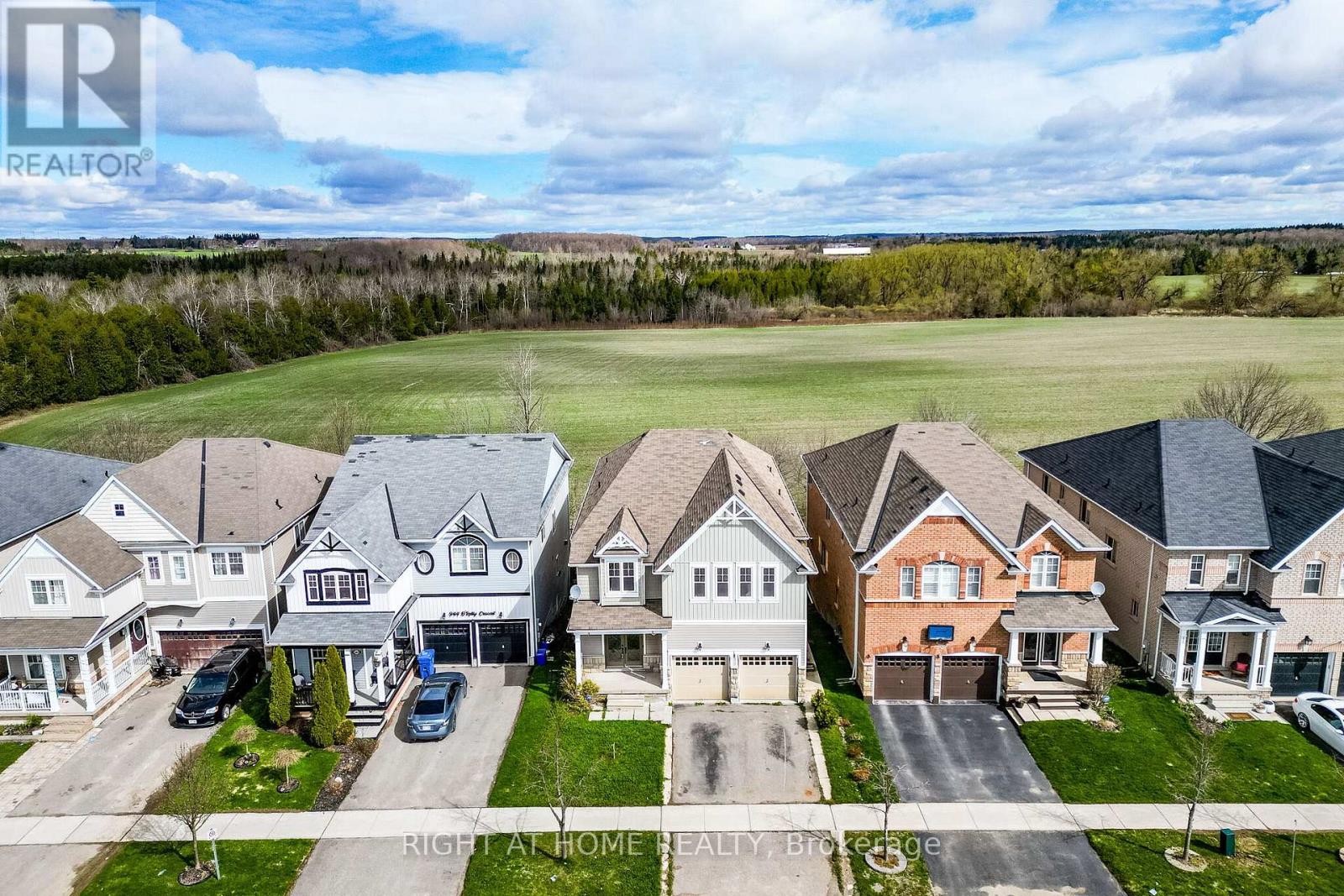 940 O'REILLY CRESCENT - 2