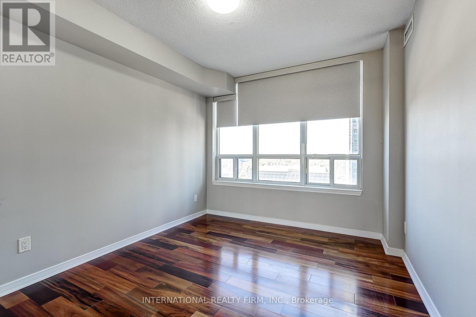 #906 8 HILLCREST AVENUE - 10