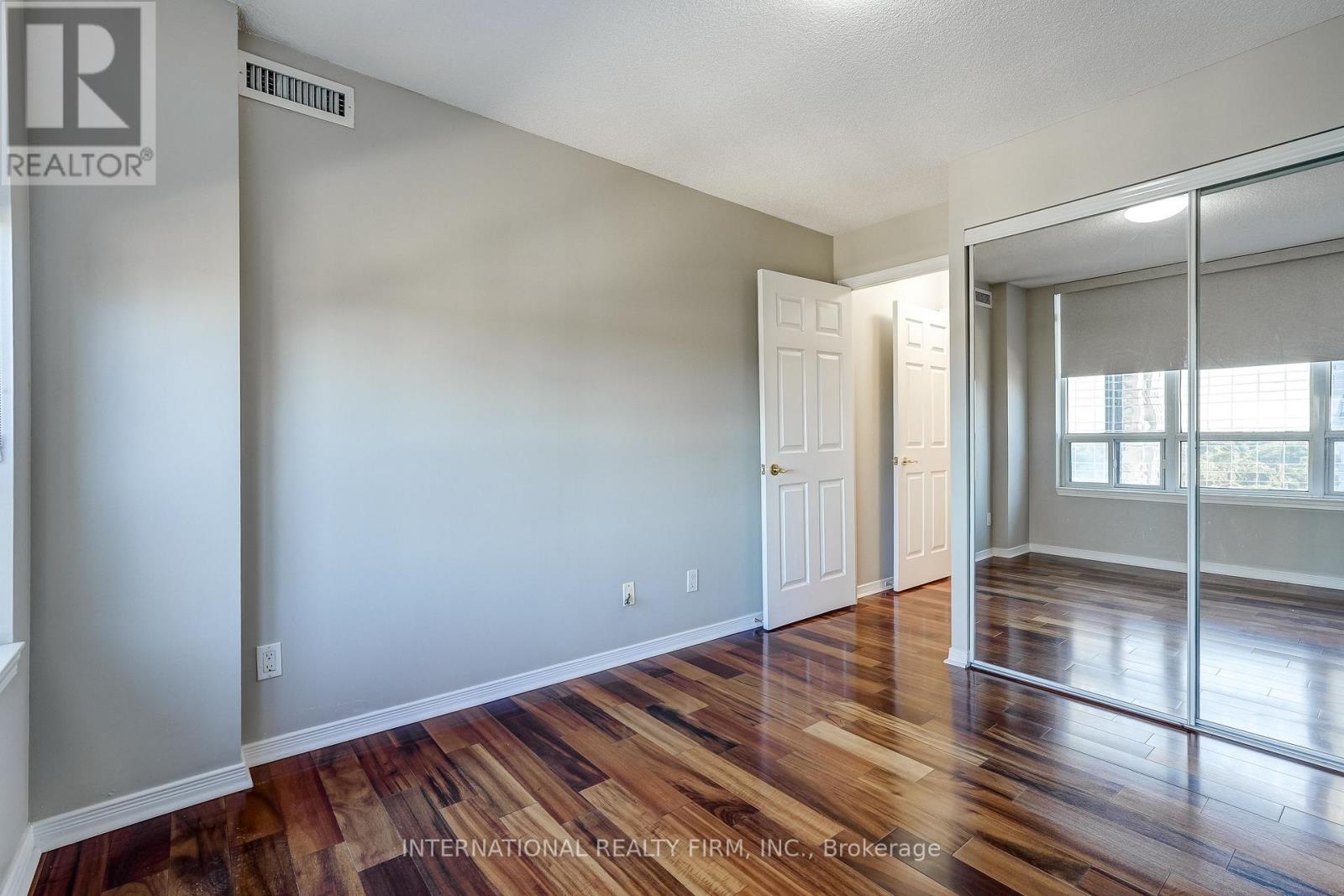 #906 8 HILLCREST AVENUE - 11