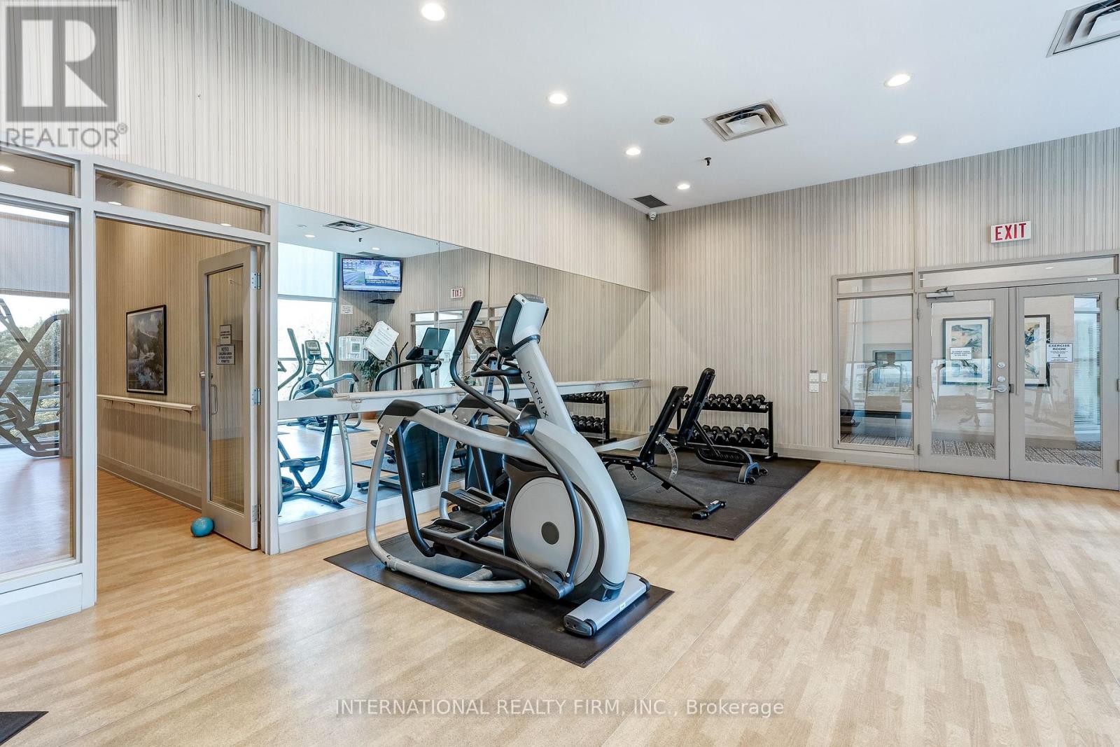 #906 8 HILLCREST AVENUE - 14