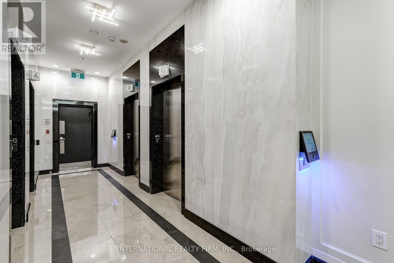 #906 8 HILLCREST AVENUE - 18