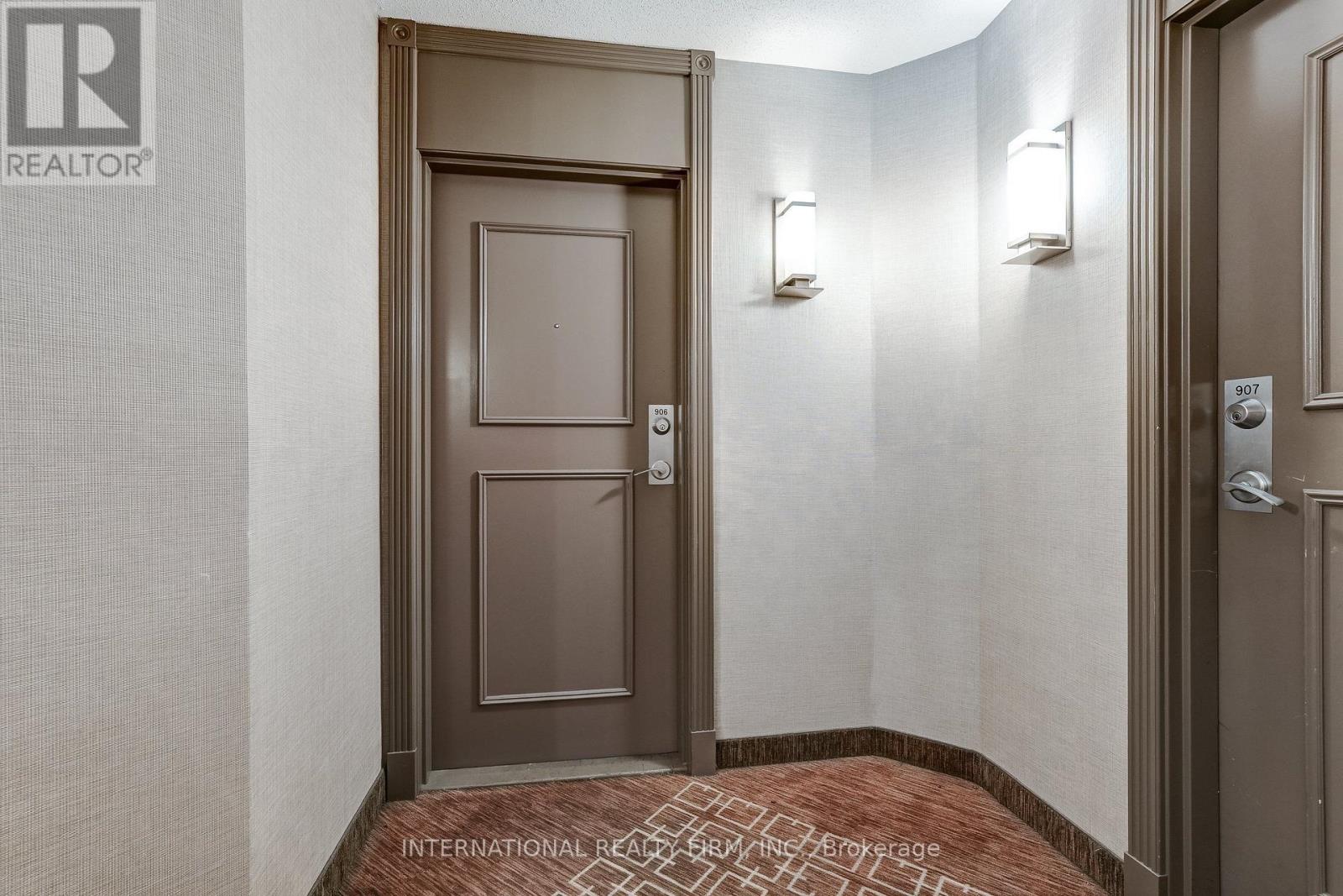 #906 8 HILLCREST AVENUE - 19
