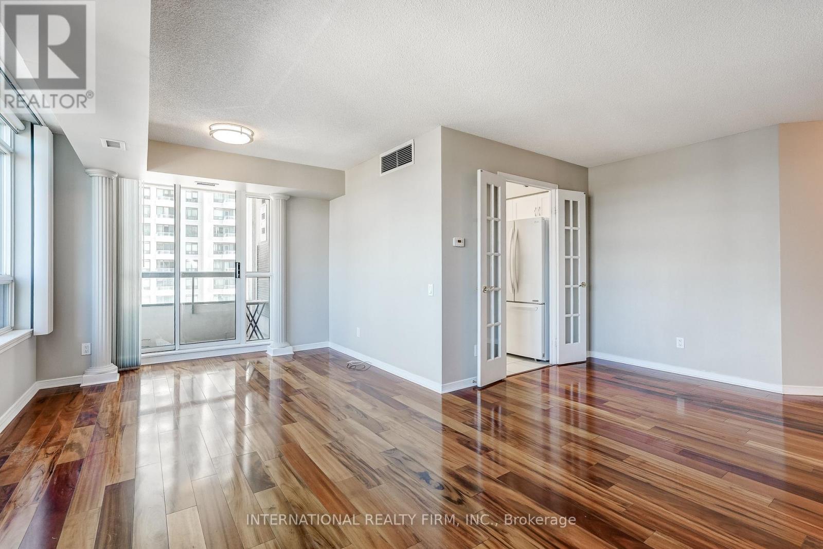 #906 8 HILLCREST AVENUE - 3