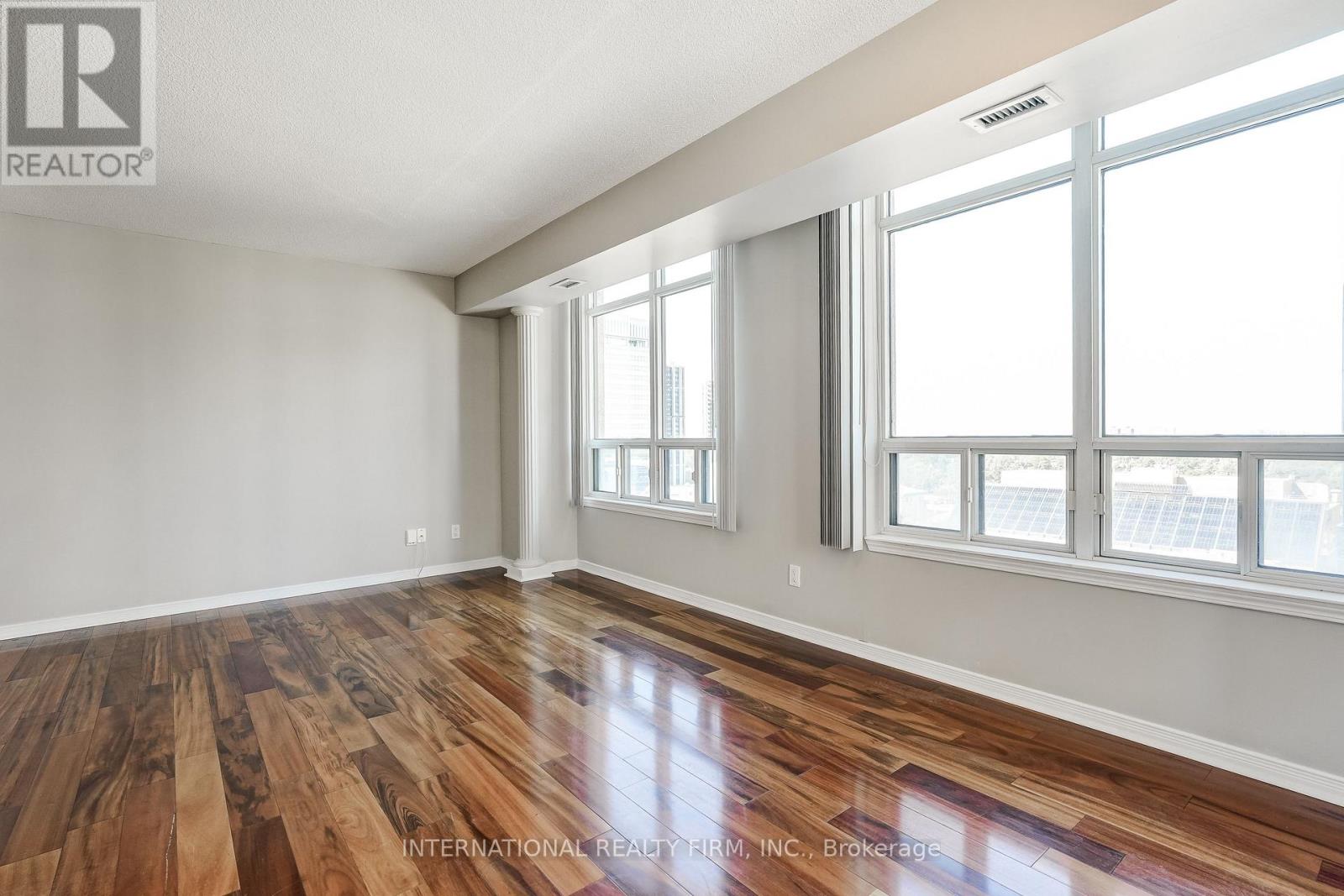 #906 8 HILLCREST AVENUE - 4