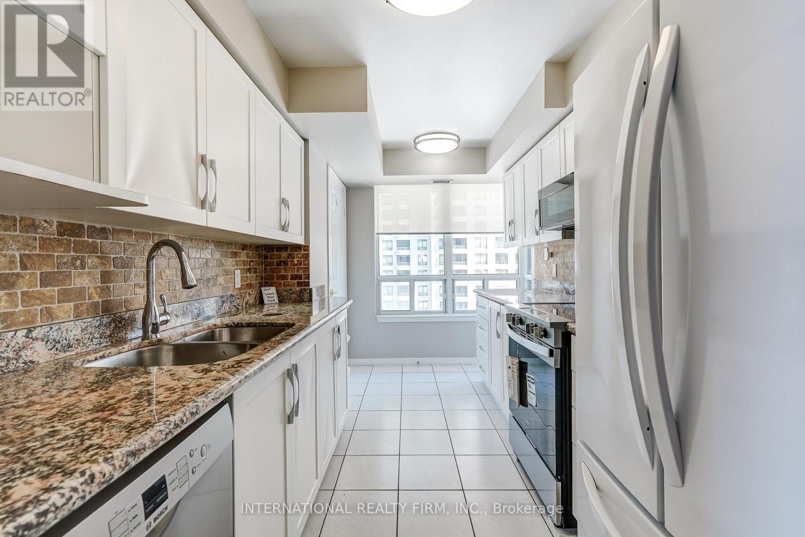 #906 8 HILLCREST AVENUE - 5
