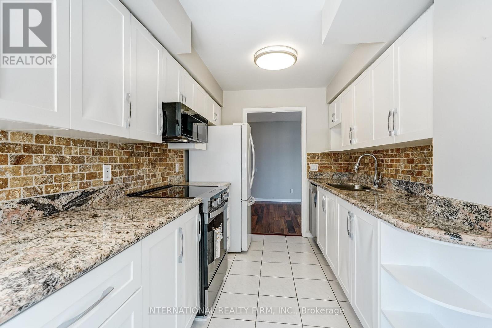 #906 8 HILLCREST AVENUE - 6