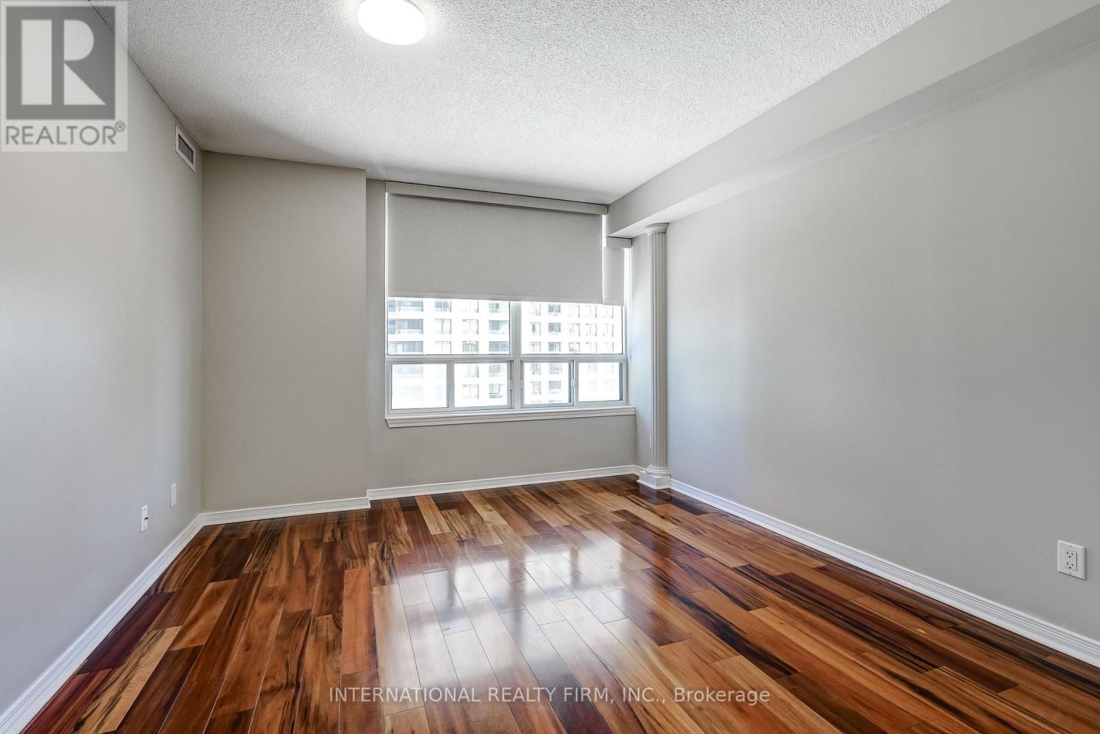 #906 8 HILLCREST AVENUE - 7