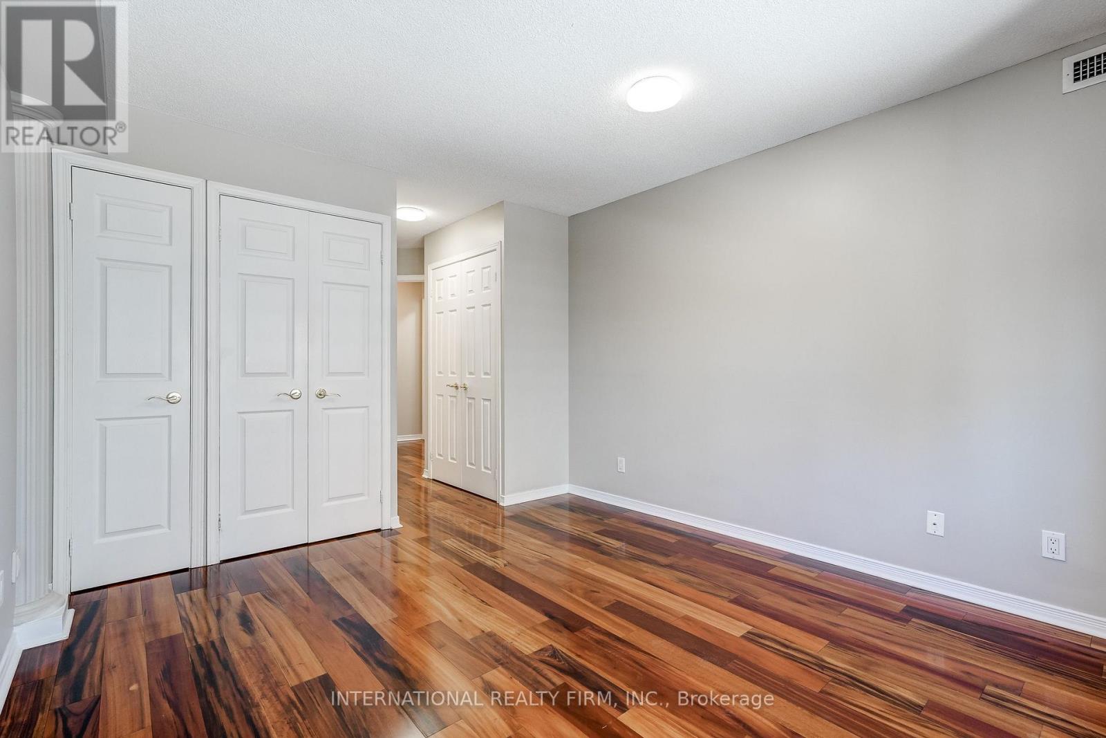 #906 8 HILLCREST AVENUE - 8