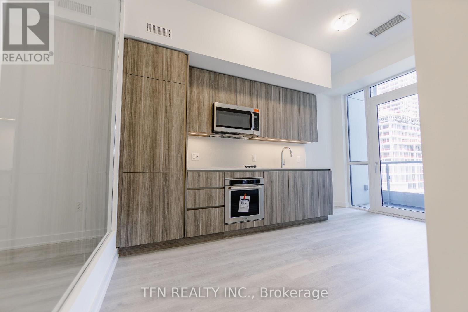 #514 15 RICHARDSON STREET - 2