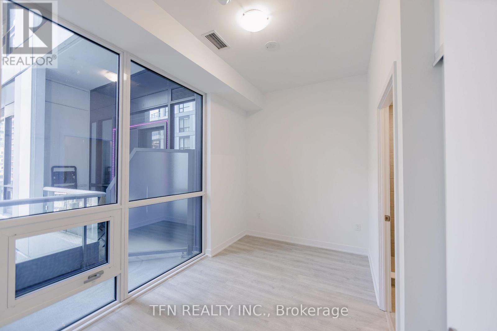 #514 15 RICHARDSON STREET - 6