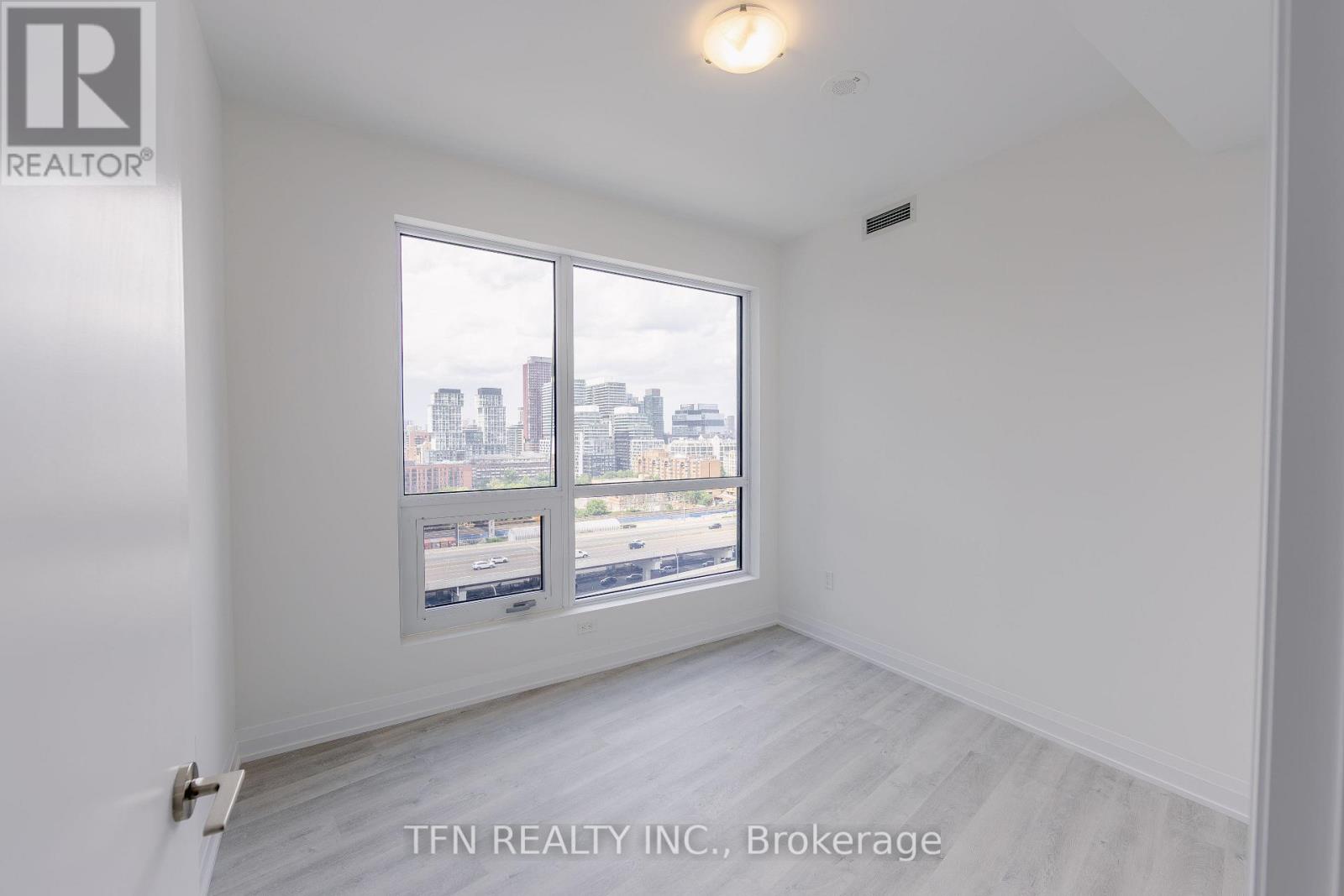 #1318 15 RICHARDSON STREET - 15