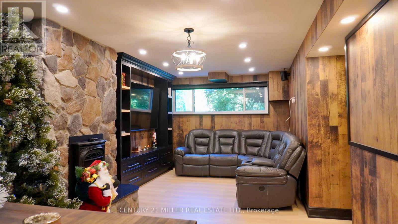 2442 WOBURN CRESCENT - Image 30