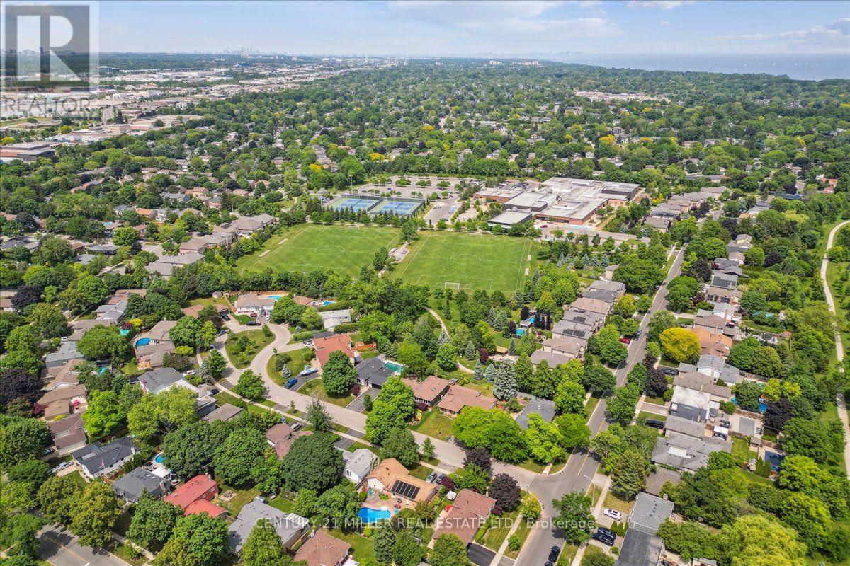2442 WOBURN CRESCENT - 38