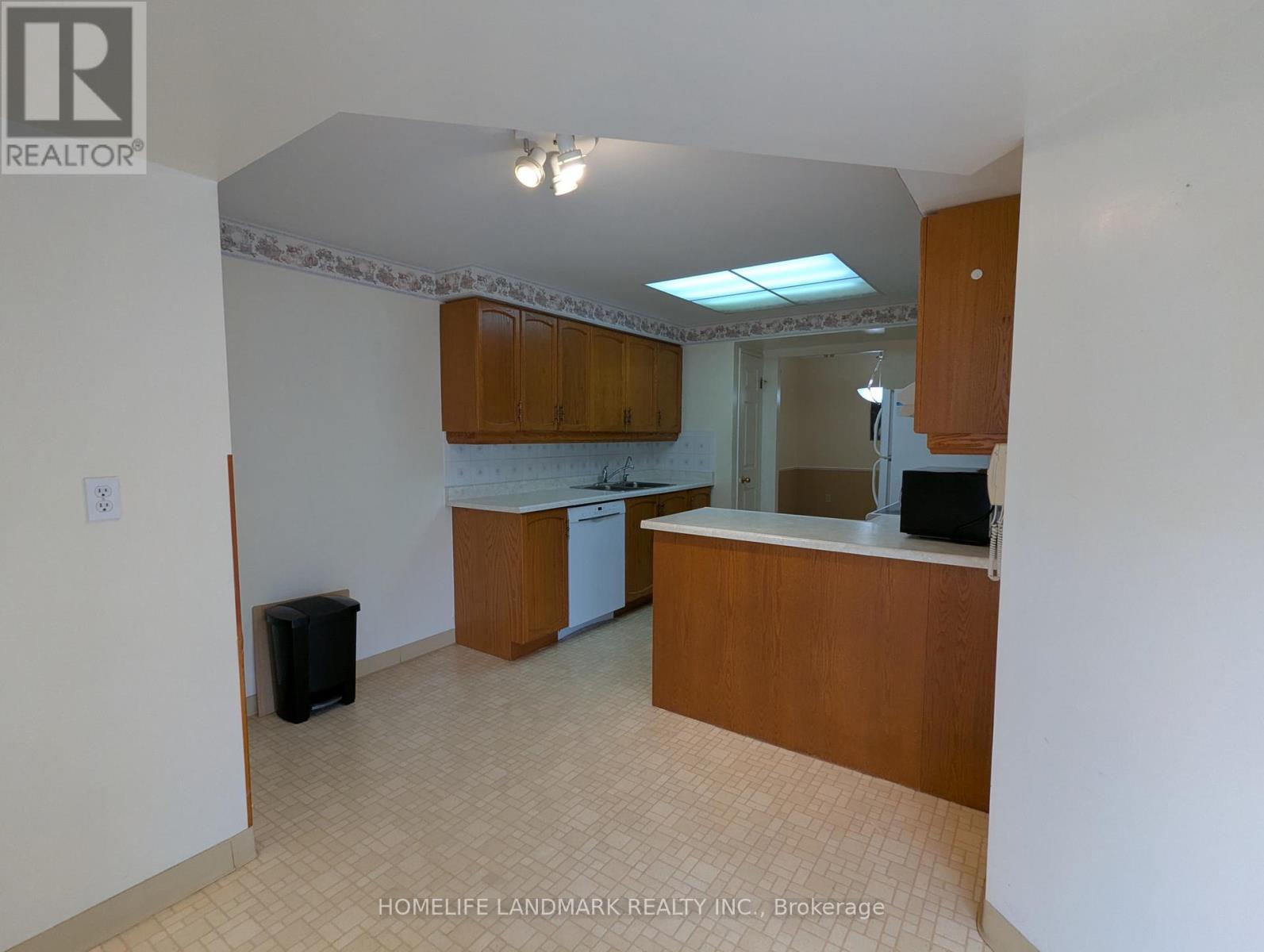#306 265 WESTCOURT PLACE - 11