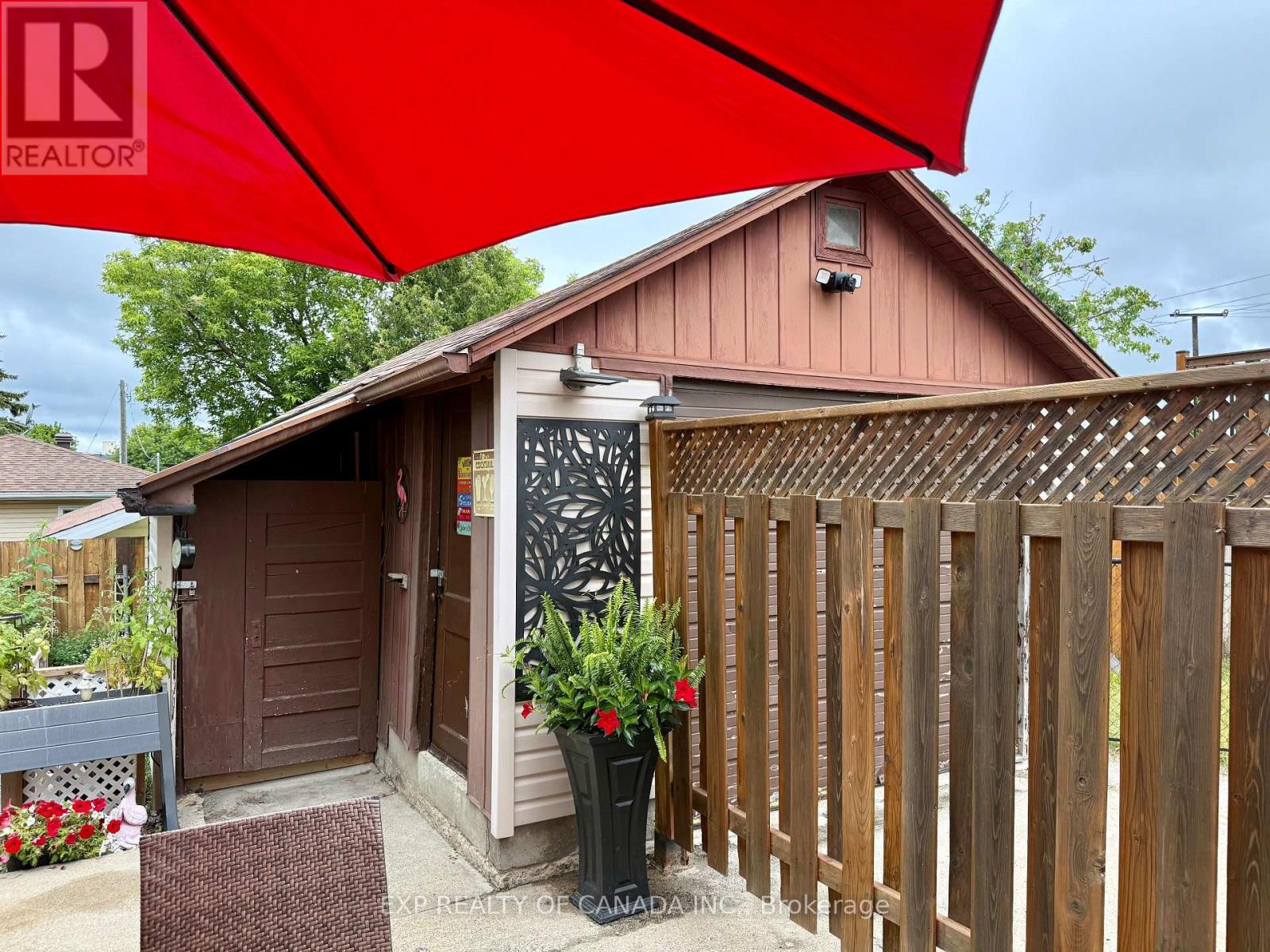 609 PINE STREET S - 31