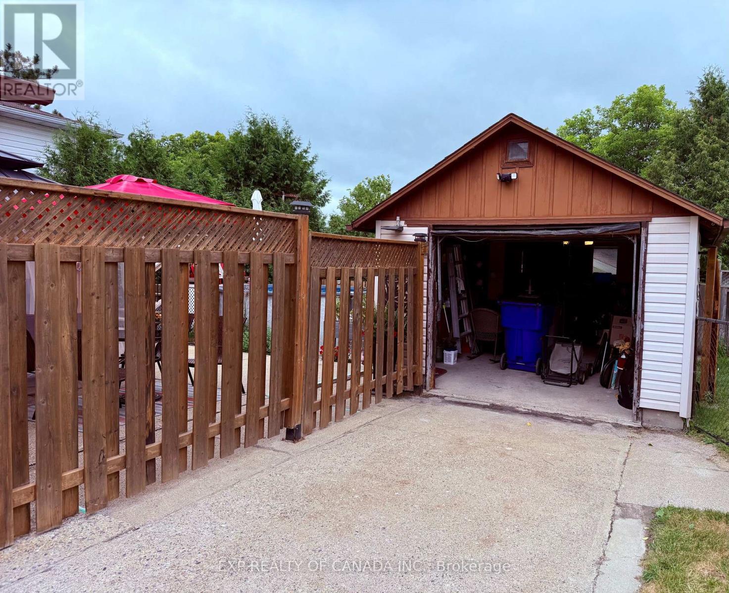 609 PINE STREET S - 33