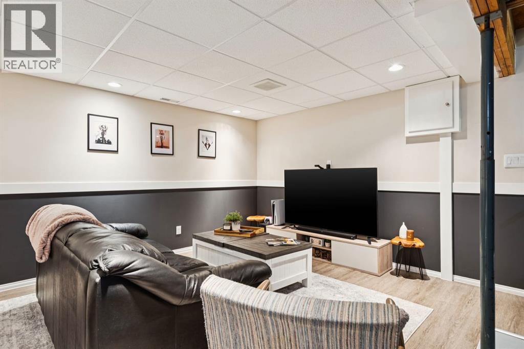 #18 11240 6 Street SW - 27