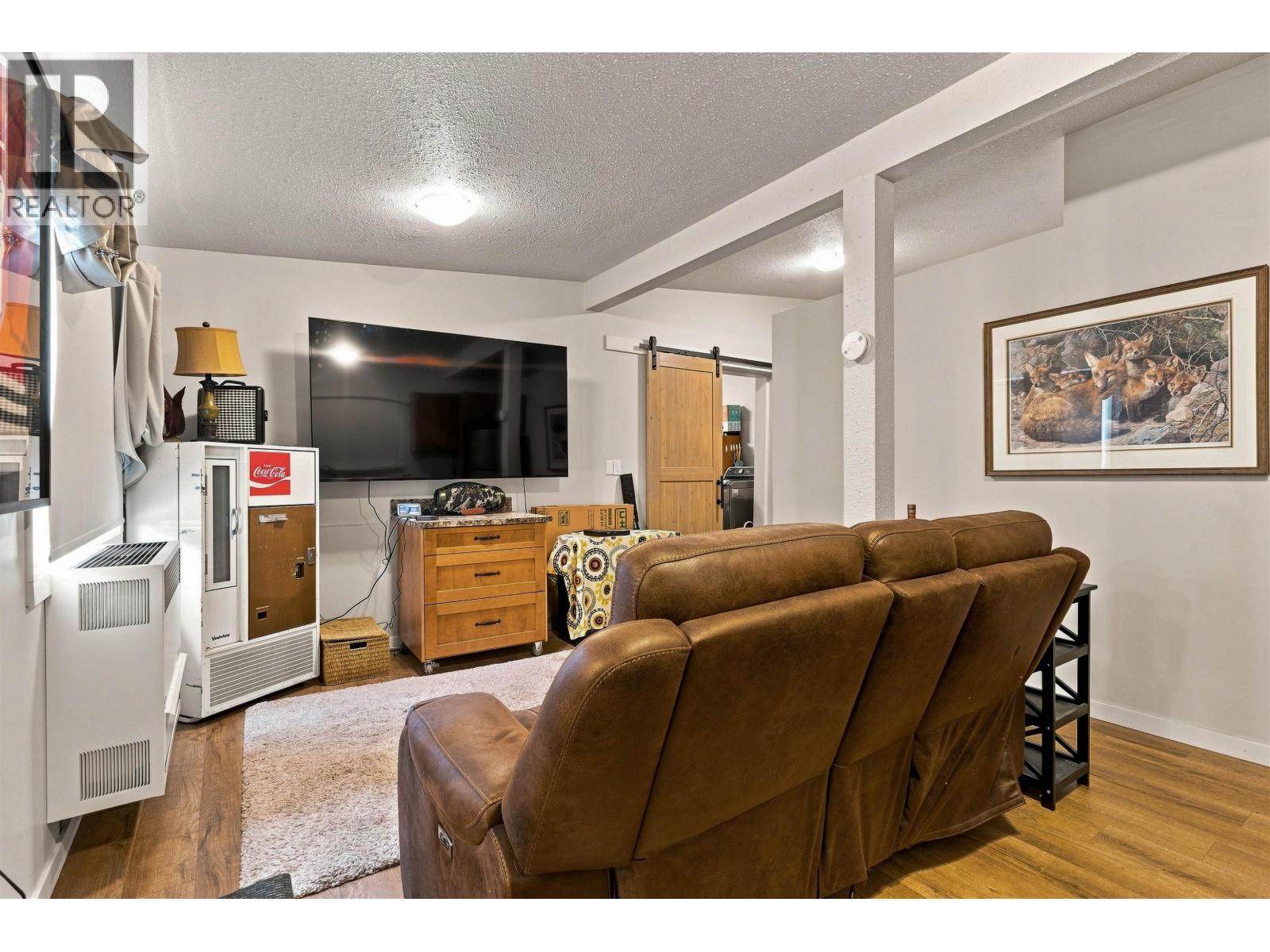 2945 THORNHILL STREET - Image 19