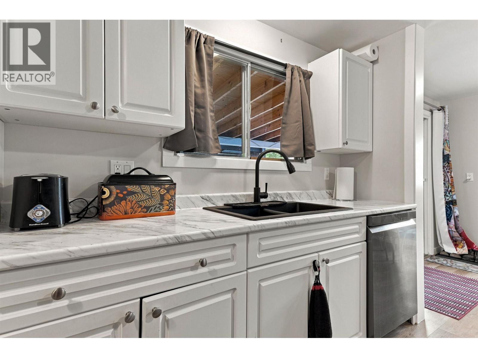 2945 THORNHILL STREET - Image 4