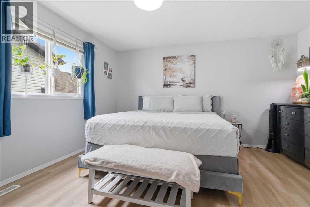 11218 76 Avenue - 10