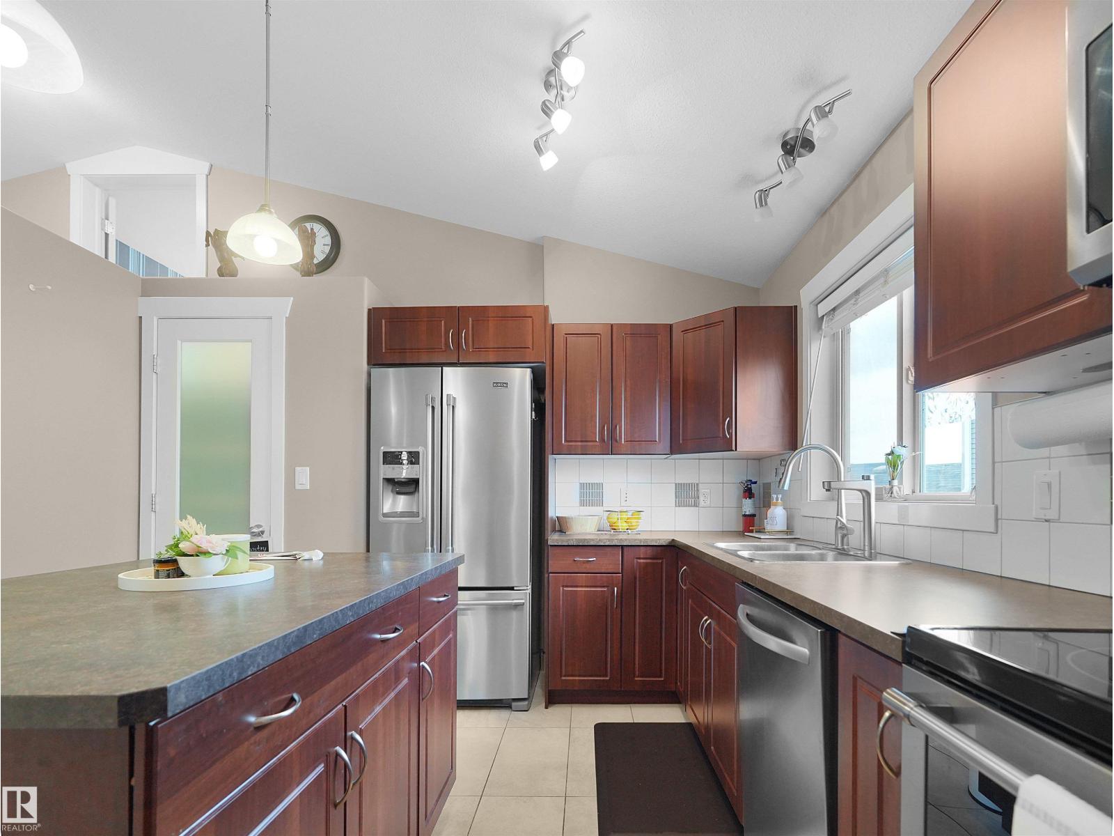 3704 141 AV NW - 24