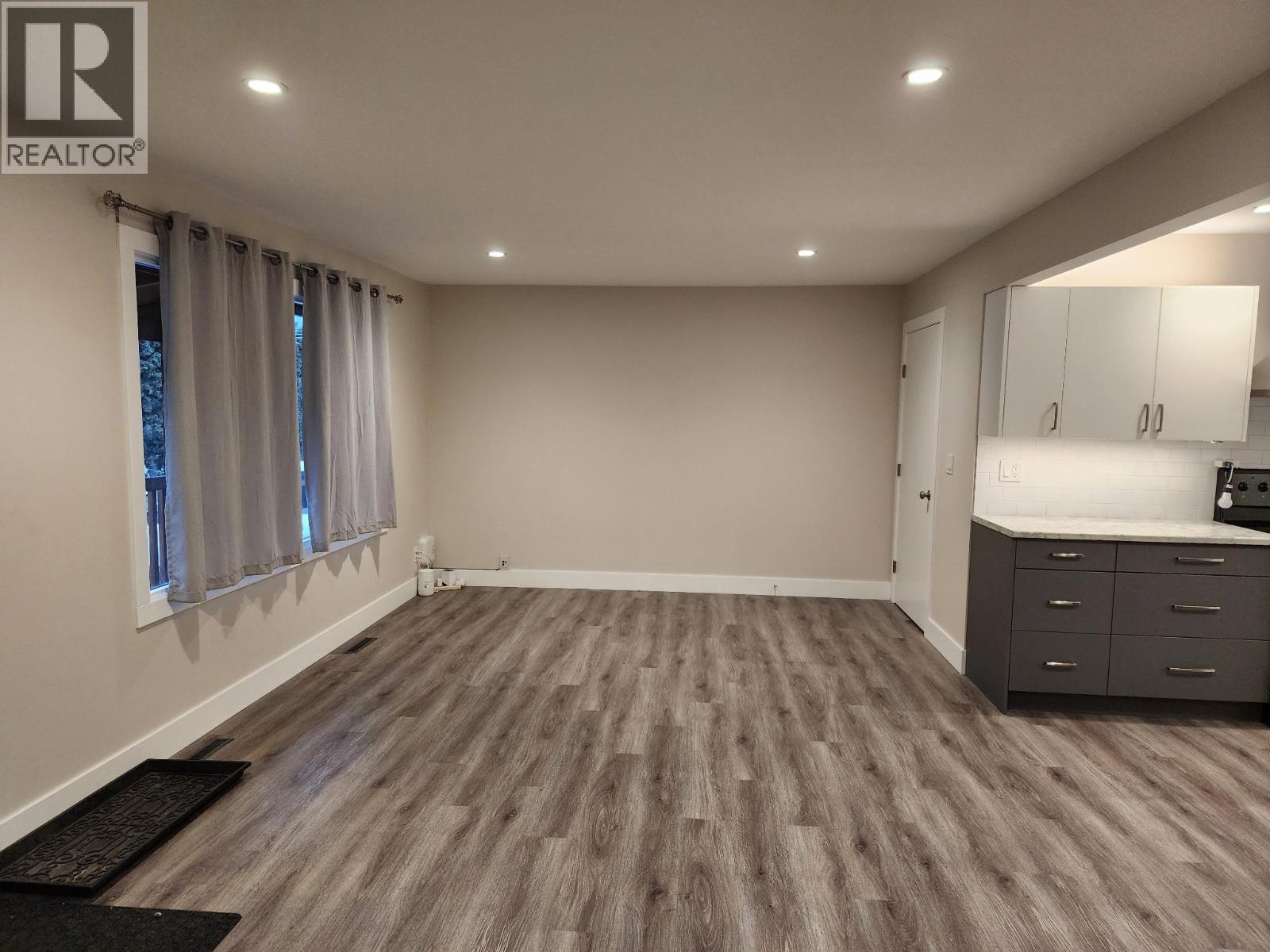 5565 Okanagan Landing Road - 7