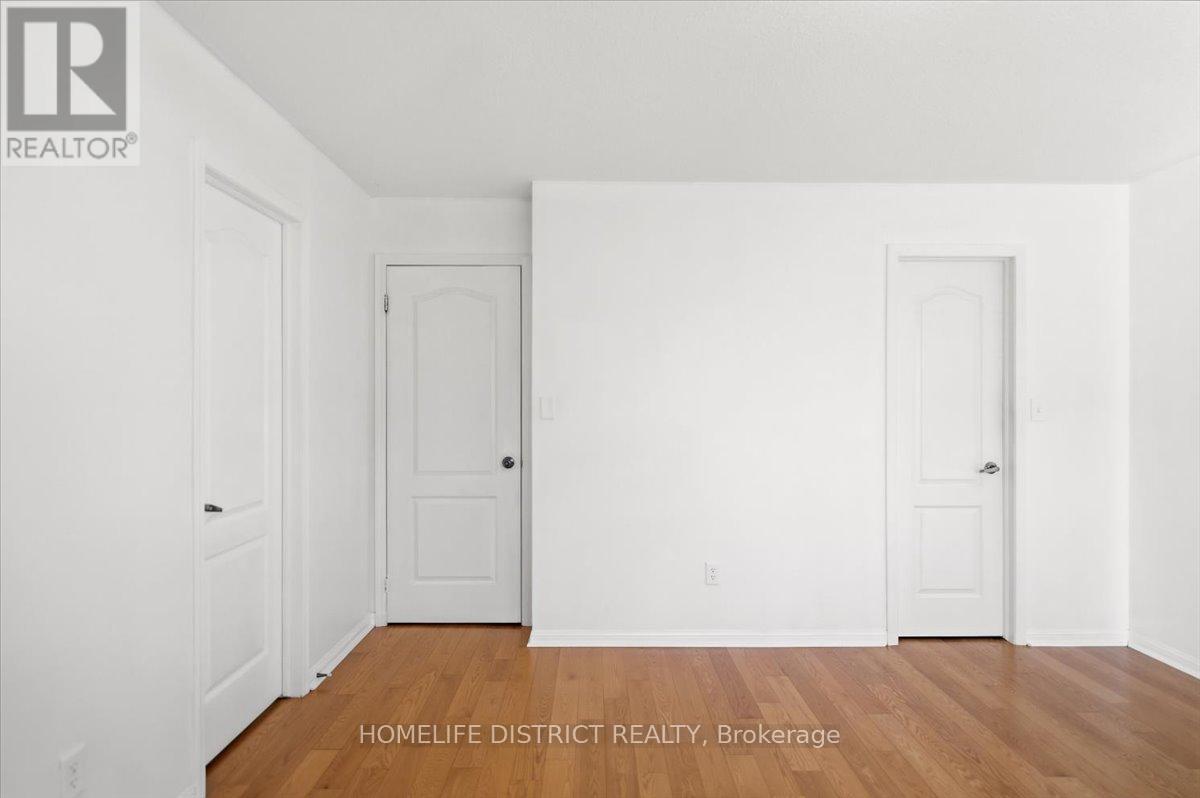 901 BENNETT BOULEVARD - 23