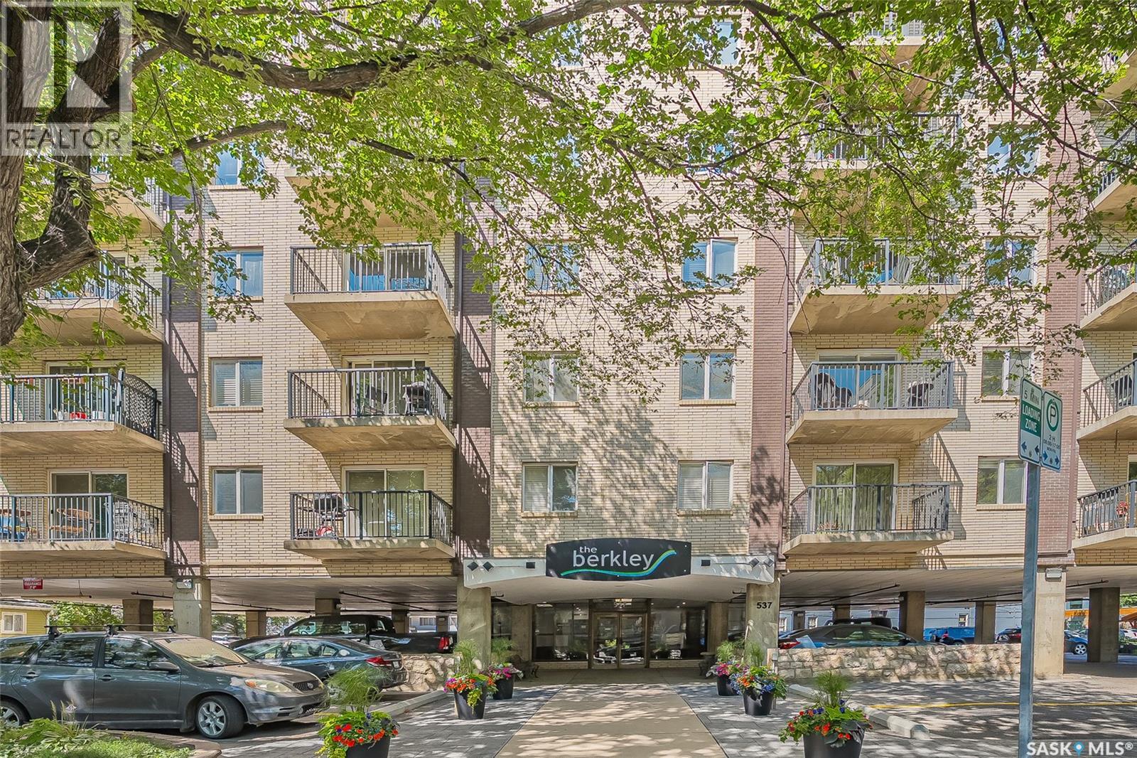 #Penthouse B 537 4th AVENUE N - 1