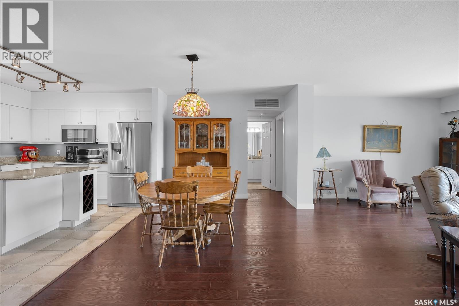 #Penthouse B 537 4th AVENUE N - 10