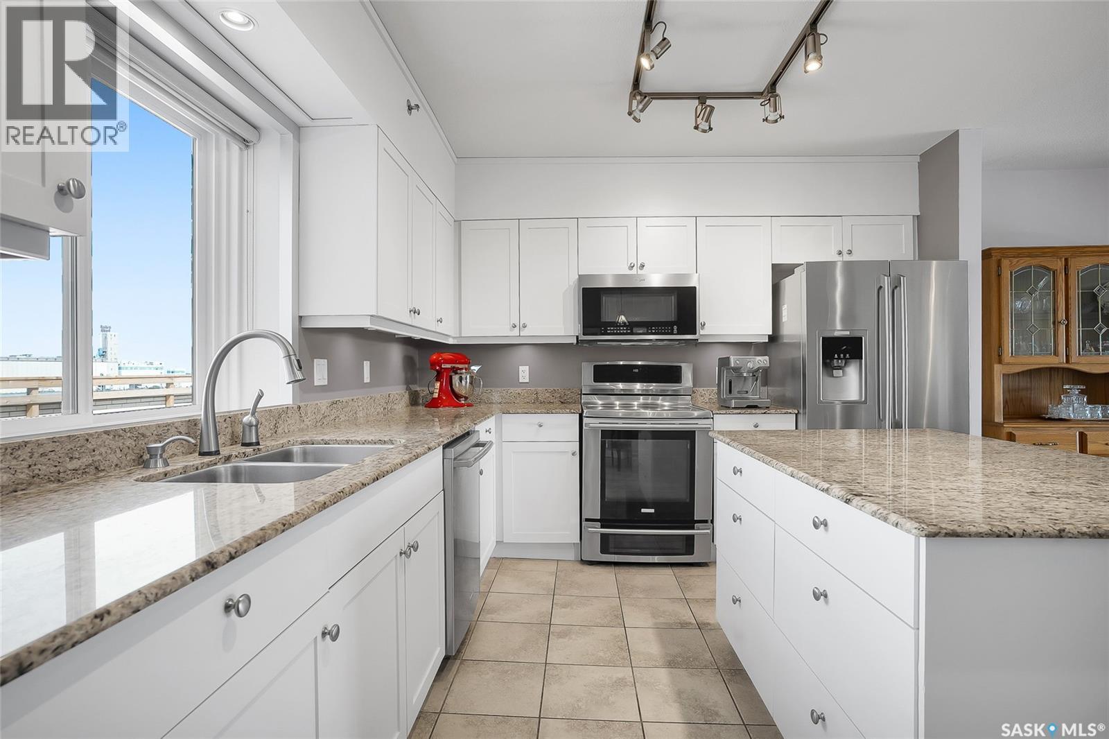 #Penthouse B 537 4th AVENUE N - 17