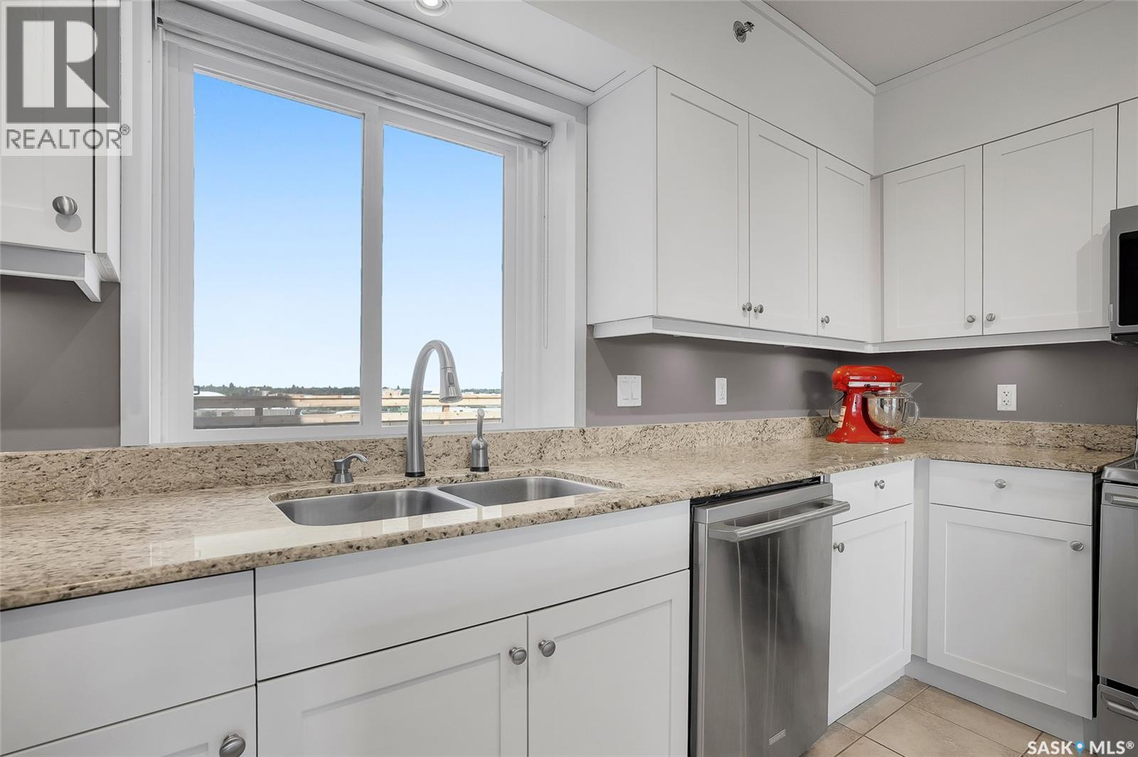 #Penthouse B 537 4th AVENUE N - 18