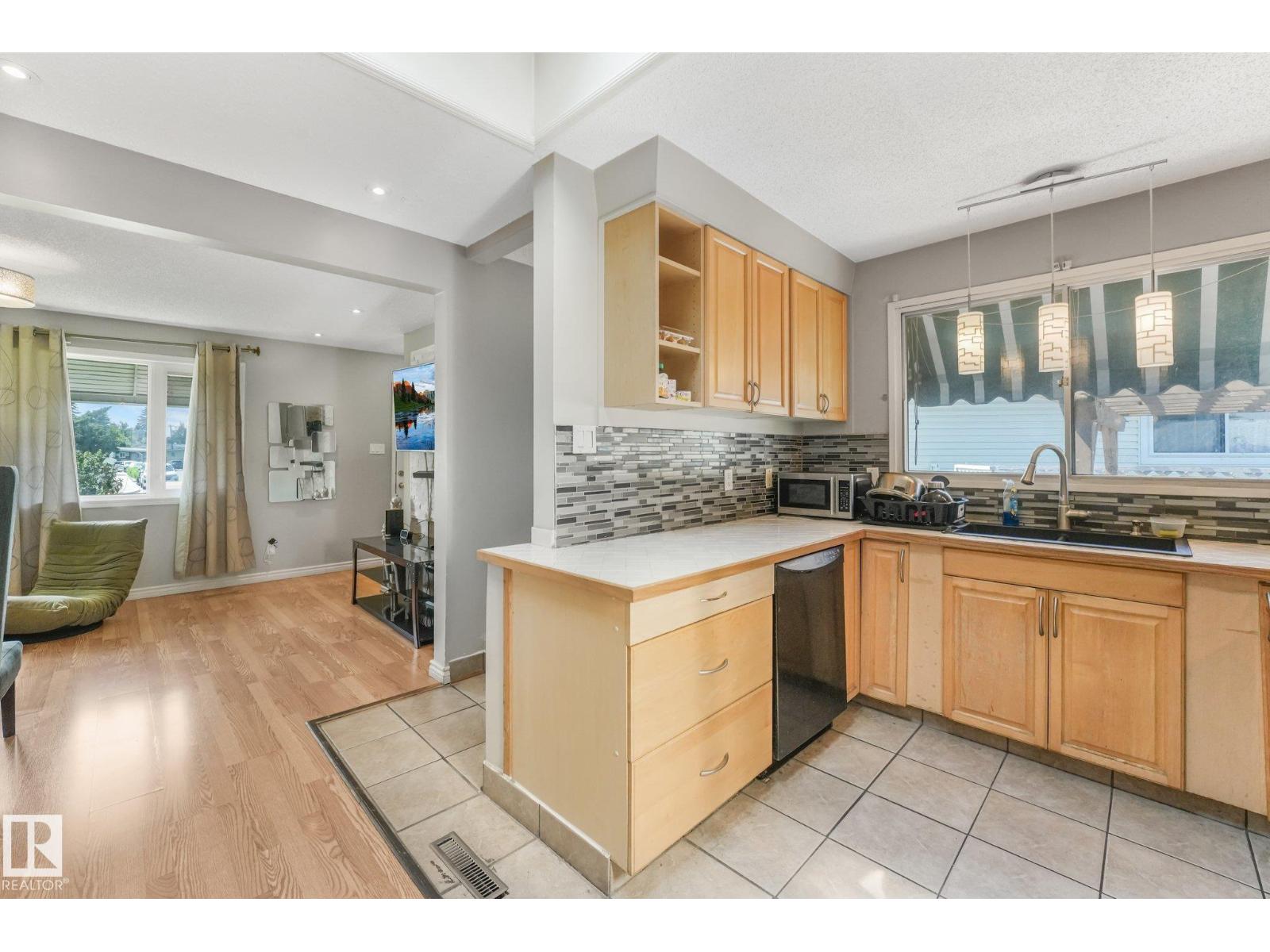 5914 91 AV NW - 14