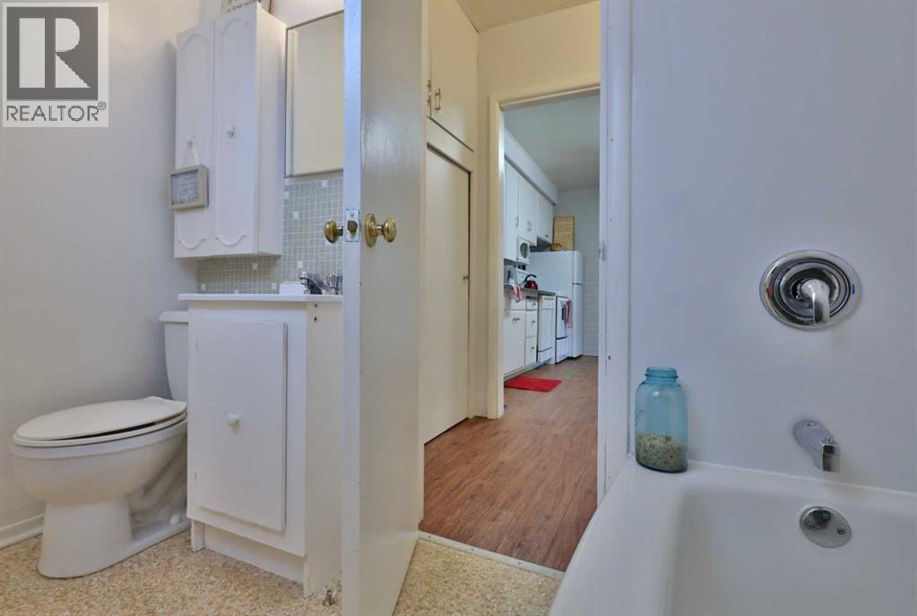 4624 56 Street - 23