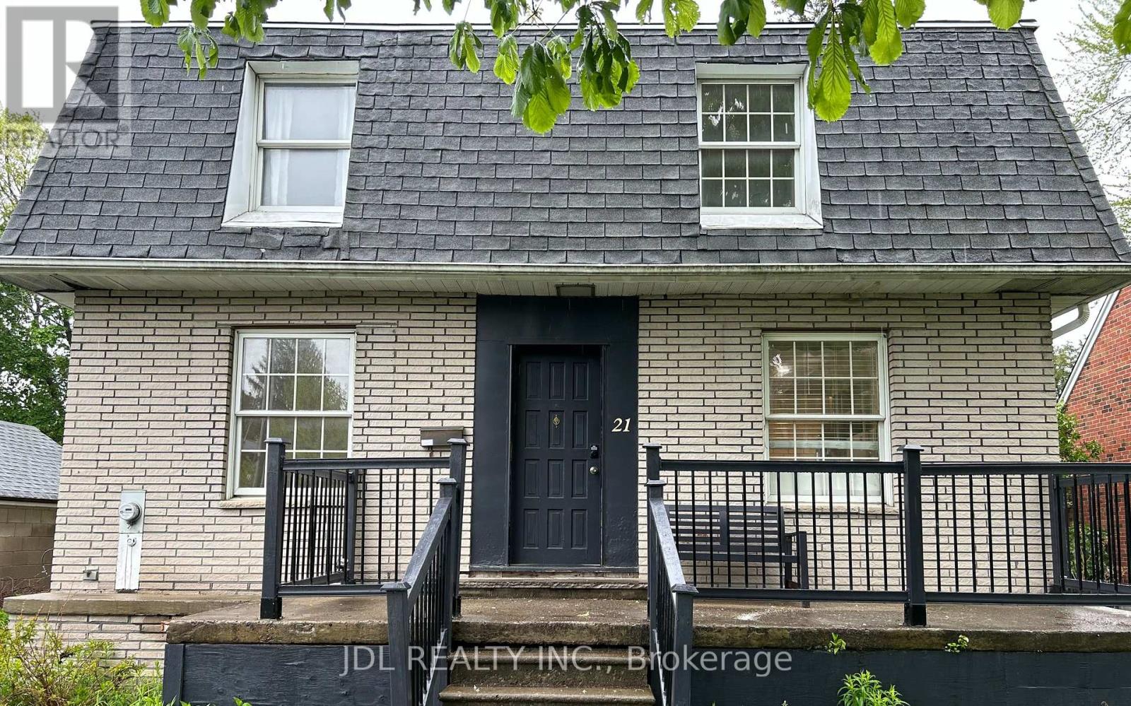 Photo of 21 Squires Ave Avenue