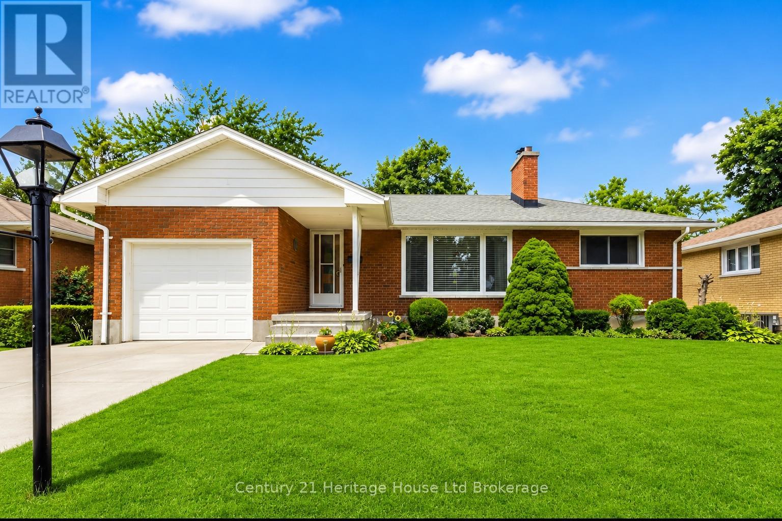 26 DEVERON CRESCENT - 1