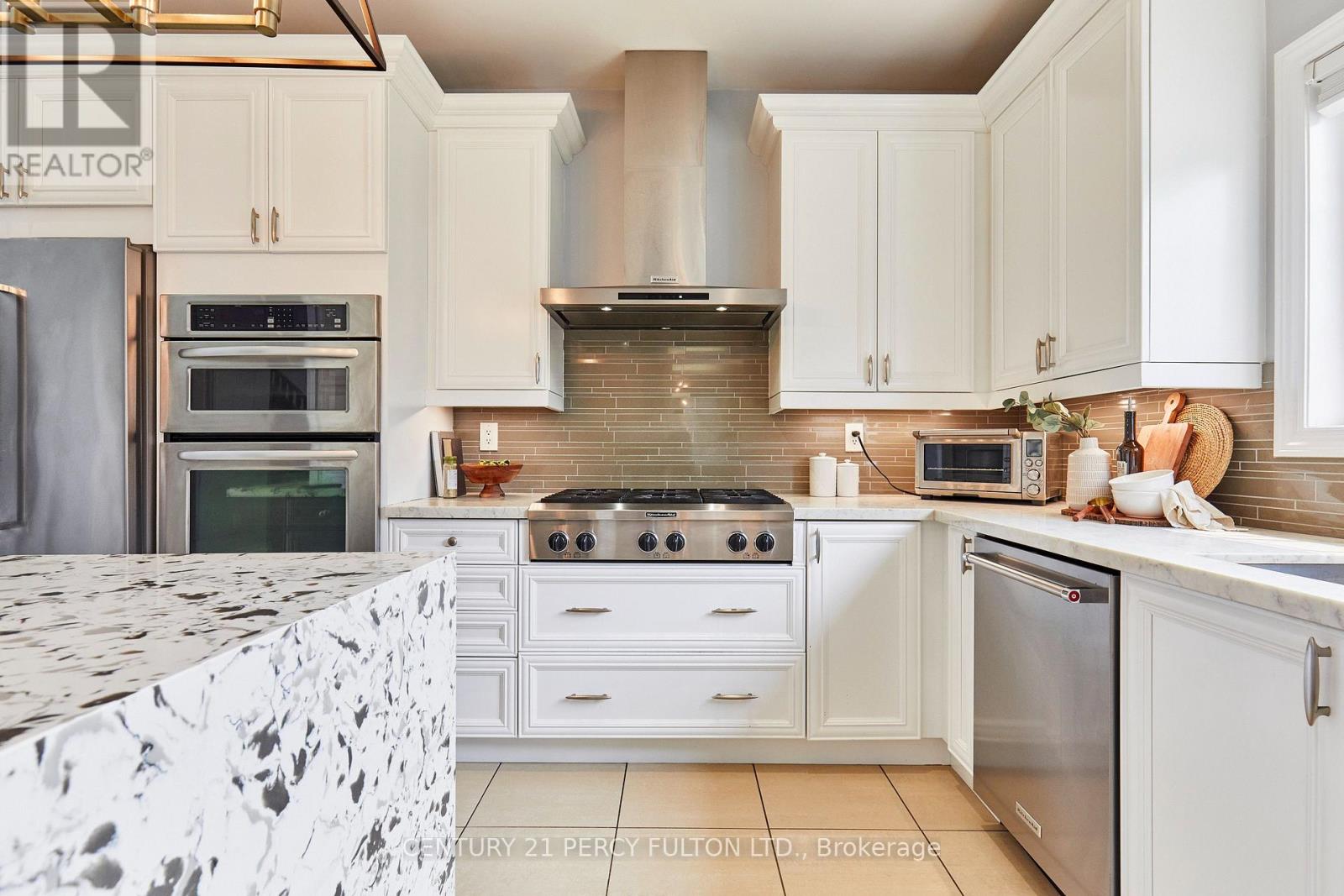 8 MACKELLER COURT - 12
