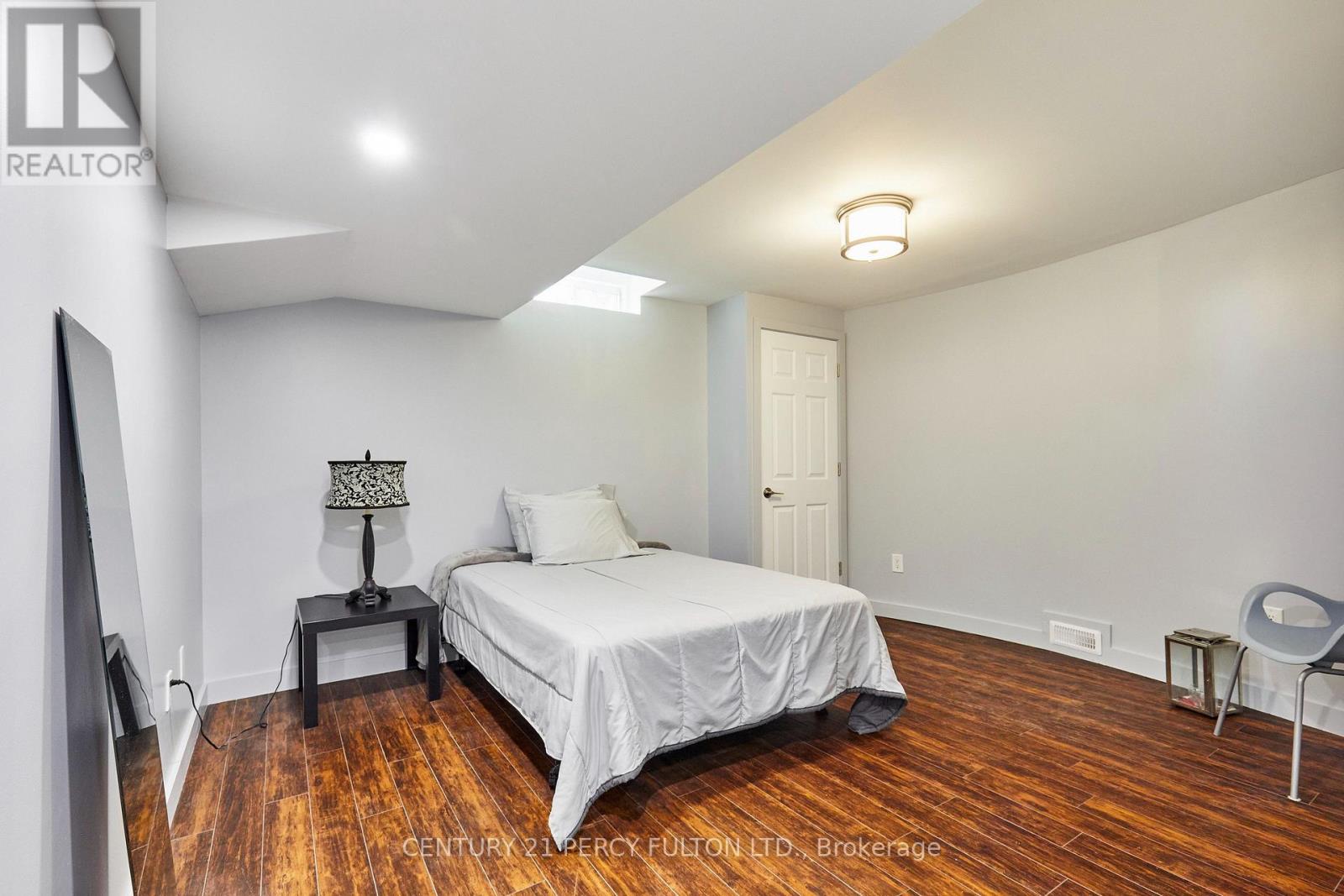 8 MACKELLER COURT - 40