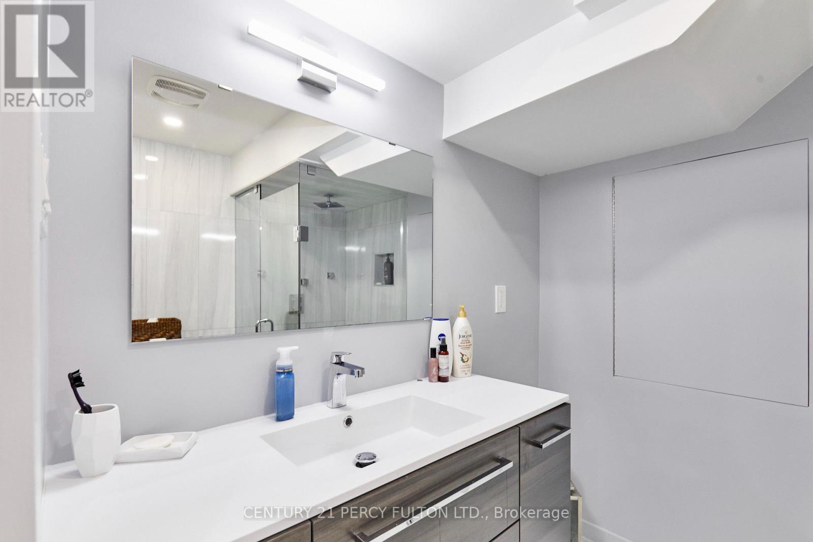 8 MACKELLER COURT - 44