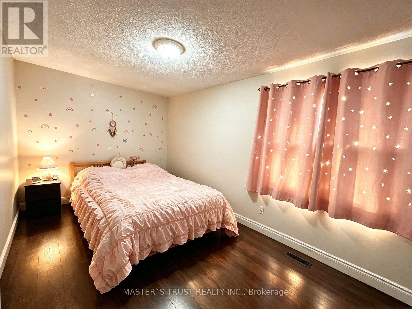 47 GLEN HILL DRIVE - 28