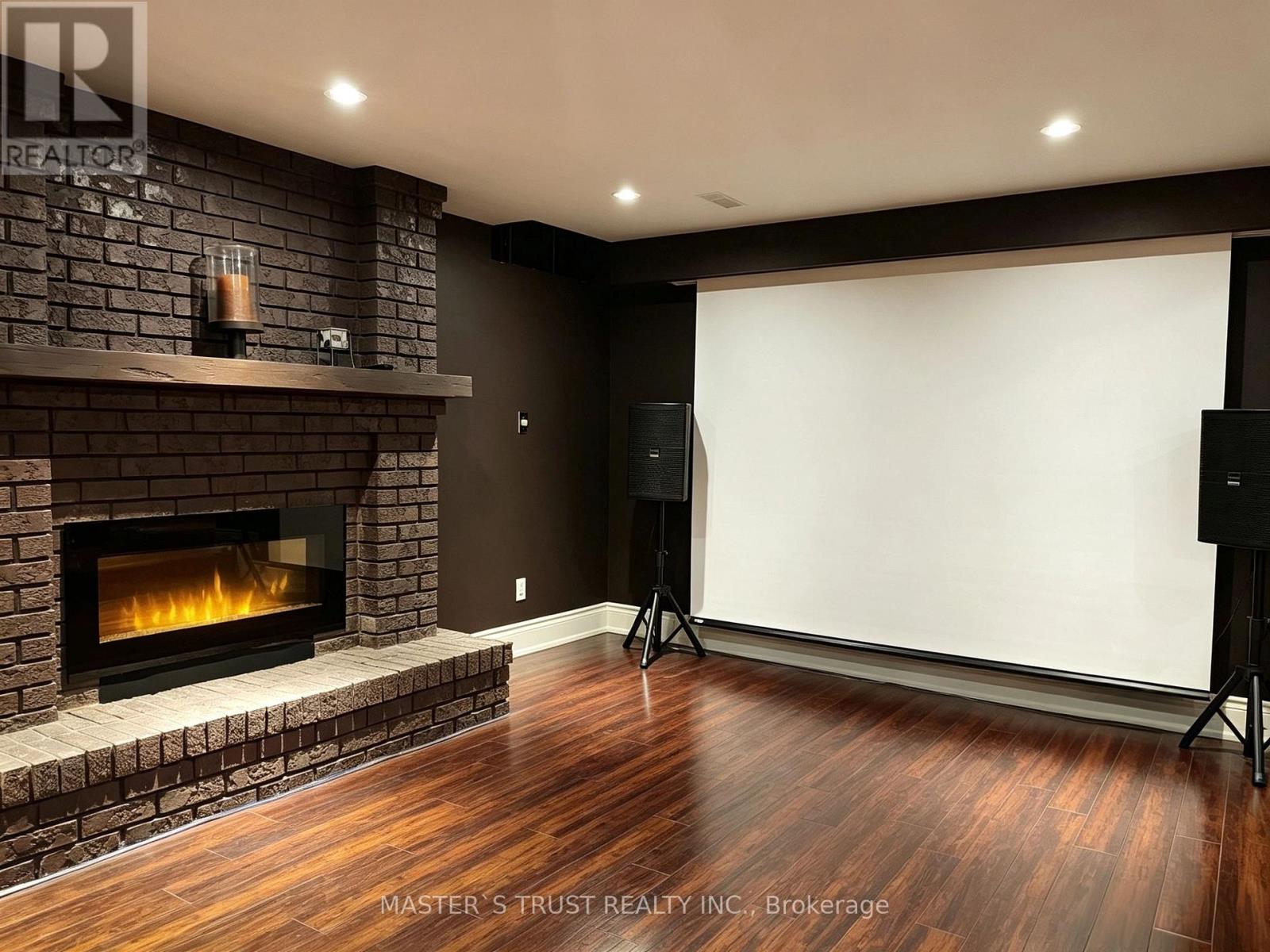 47 GLEN HILL DRIVE - 30